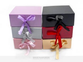 Red bow ribbon folding box